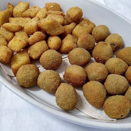 Hotel Ristorante Il Grillo 아쿠아비바 피세나 외부 사진