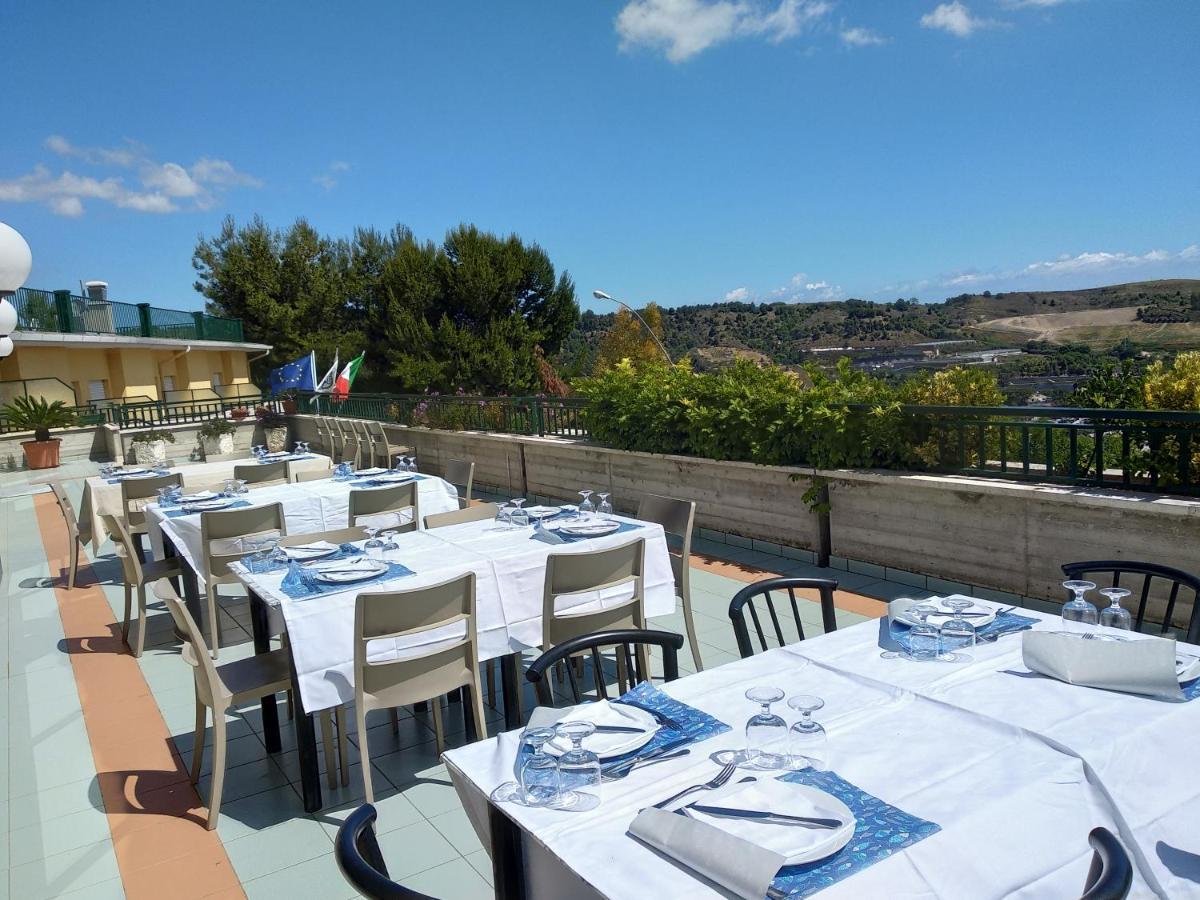 Hotel Ristorante Il Grillo 아쿠아비바 피세나 외부 사진
