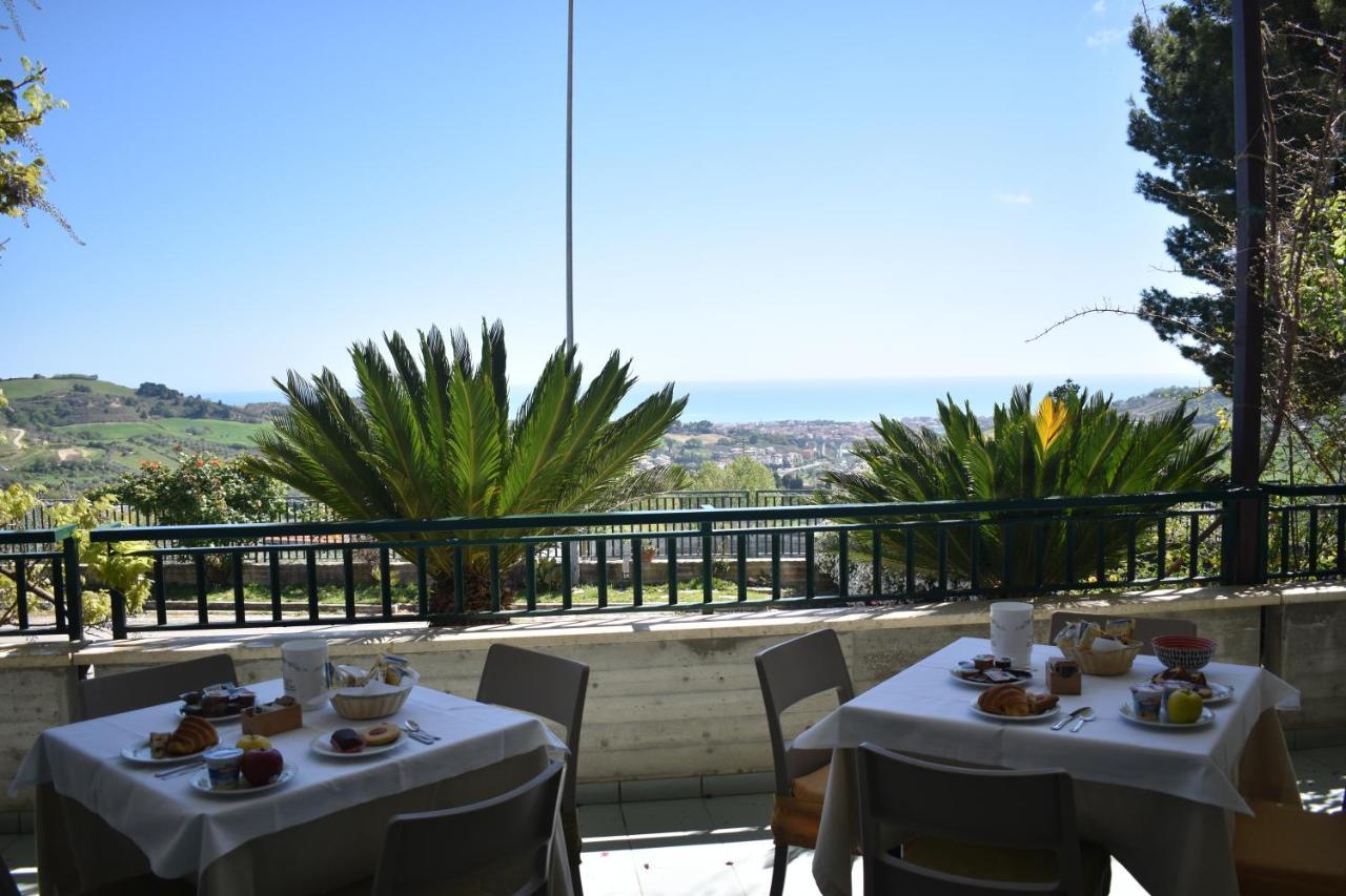 Hotel Ristorante Il Grillo 아쿠아비바 피세나 외부 사진