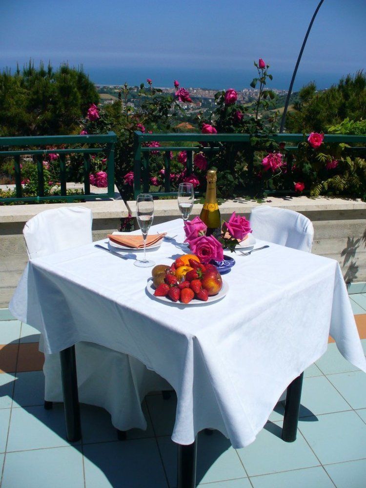 Hotel Ristorante Il Grillo 아쿠아비바 피세나 외부 사진
